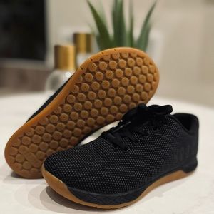 BLACK GUM TRAINER (WOMANS)